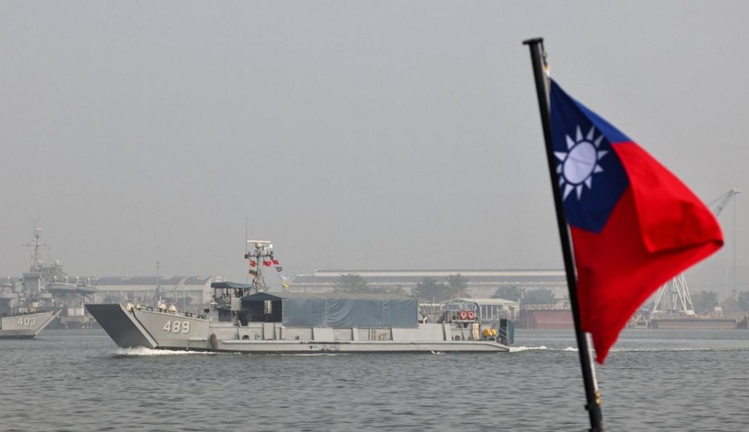 Lá cờ Đài Loan được trông thấy trong một cuộc tập trận hải quân ở Kaohsiung hôm 27/1 (Ảnh: Reuters) 
