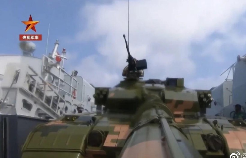 Hình ảnh cắt từ đoạn clip PLA tập trận đổ bộ trên Biển Đông (Ảnh: SCMP)