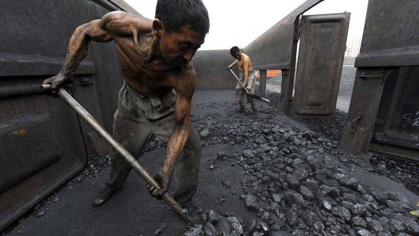 Những công nhân "phổi đen" ở Trung Quốc có mức thu nhập tháng thê thảm (Ảnh: Yahoo News)