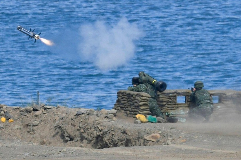 Một binh sĩ Đài Loan phóng tên lửa Javelin trong một cuộc tập trận ở Pintung năm 2019 (Ảnh: AFP)