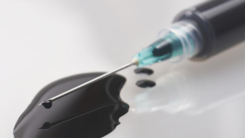 Chính quyền Caracas đề xuất đổi dầu lấy vaccine ngừa COVID-19 (Ảnh: RT)