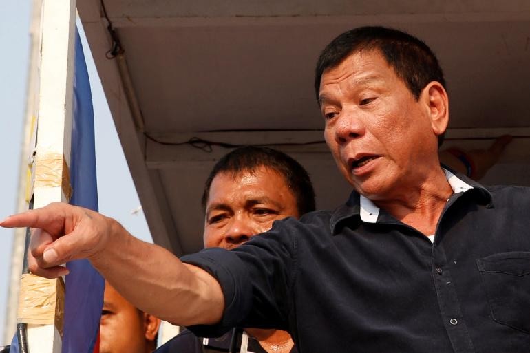Tổng thống Duterte dọa bỏ tù những người từ chối tiêm vaccine COVID-19 (Ảnh: Reuters)