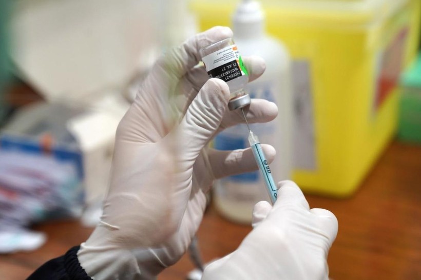 Indonesia dựa chủ yếu vào vaccine Sinovac trong chiến lược tiêm chủng vaccine COVID-19 (Ảnh: Bloomberg)
