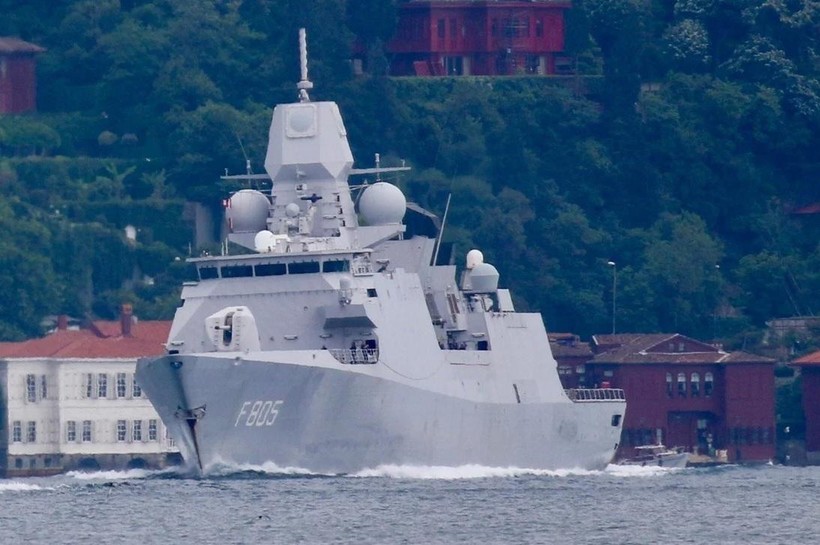 Tàu HNLMS Evertsen của Hà Lan (Ảnh: Reuters)
