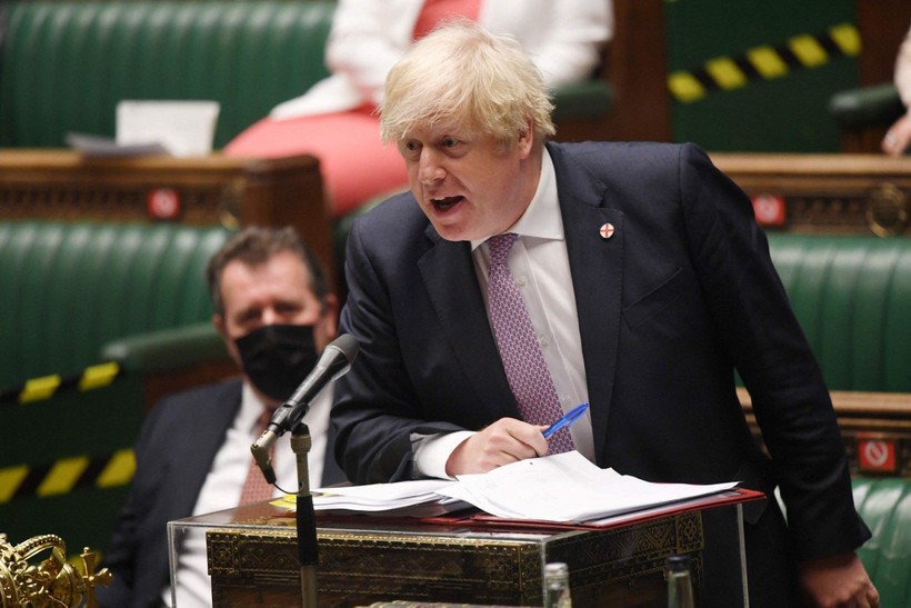 Thủ tướng Anh Boris Johnson đặt câu hỏi: "Không mở cửa trong vài tuần tới thì khi nào?" (Ảnh: iNews)