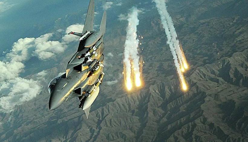 Một chiếc F-15 Strike Eagle trong một cuộc huấn luyện ở Afghanistan (Ảnh: AP)