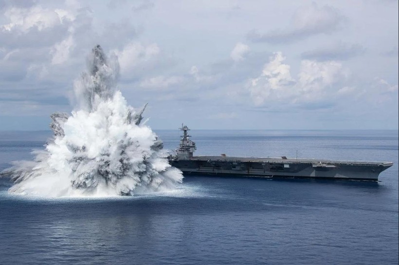 Tàu USS Gerald Ford trong cuộc thử nghiệm chống sốc mới đây của Hải quân Mỹ (Ảnh: Twitter)