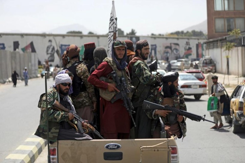 Chiến binh Taliban tổ chức tuần tra tại thủ đô Kabul, Afghanistan (Ảnh: AP)