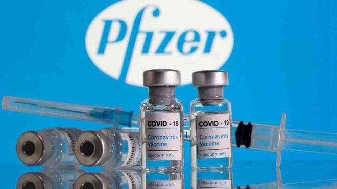 Pfizer-BioNTech là vắc xin ngừa Covid-19 đầu tiên được phê chuẩn hoàn toàn ở Mỹ (Ảnh: Getty)