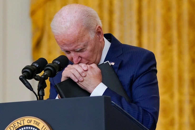 Tổng thống Mỹ Joe Biden tuyên bố sẽ trả thù những kẻ đứng đằng sau vụ tấn công sân bay Kabul (Ảnh: Star Tribune)