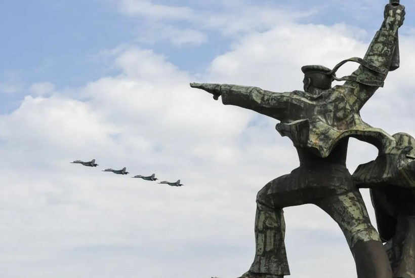 Các chiến đấu cơ Sukhoi trên bầu trời Sevastopol, Crimea ngày 19/5/2020 (Ảnh: AFP)