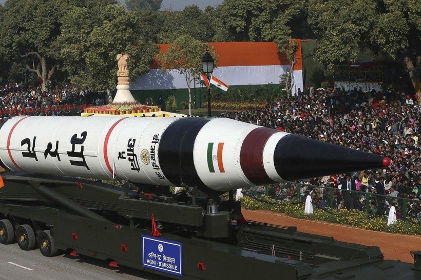 Tên lửa Agni-5 của Ấn Độ trong một cuộc diễu binh tại New Delhi năm 2013 (Ảnh: AP)