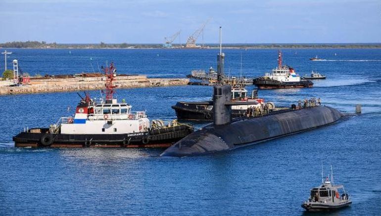 Tàu ngầm USS Nevada của Mỹ đến Guam hôm 15/1 (Ảnh: Hải quân Mỹ)