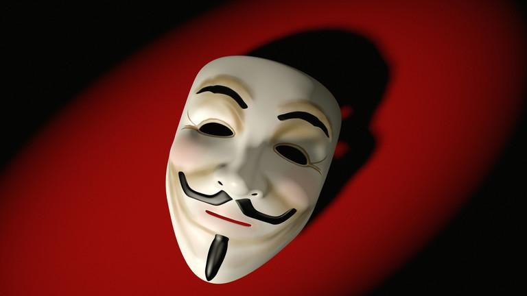 Hình ảnh chiếc mặt nạ thường được nhóm Anonymous sử dụng như biểu tượng (Ảnh: Getty)