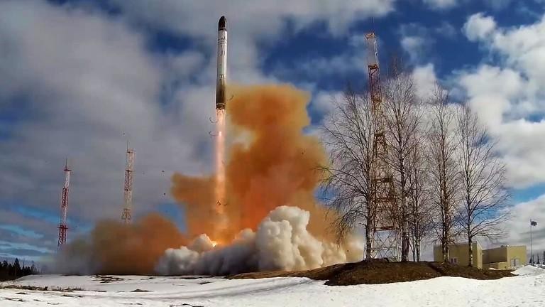 Tên lửa liên lục địa RS-28 Sarmat trong vụ thử nghiệm của Nga ngày 21/4 (Ảnh: Sputnik)