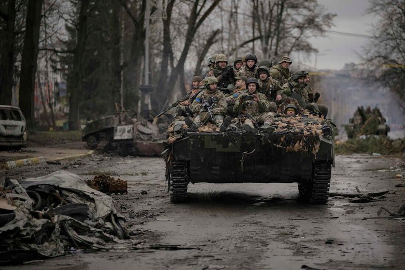 Cuộc chiến ở Ukraine đang gây tác động mạnh lên nhiều nền kinh tế trên thế giới (Ảnh: NPR)