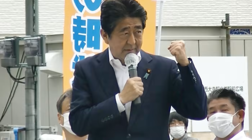 Ông Shinzo Abe phát biểu tại Nara, trước khi vụ nổ súng xảy ra (Ảnh: Kyodo News)