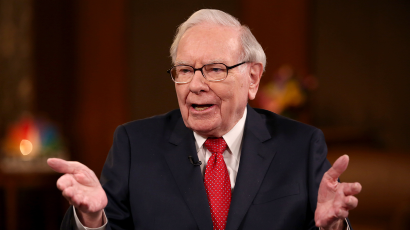 Warren Buffett đưa ra nhiều lời khuyên hữu ích được những người nổi tiếng nằm lòng (Ảnh: CNBC)