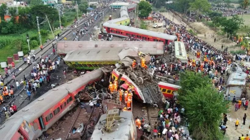 Vụ tai nạn ở Odisha được xem là thảm kịch đường sắt tồi tệ nhất trong thế kỷ này ở Ấn Độ (Ảnh: Yahoo News)