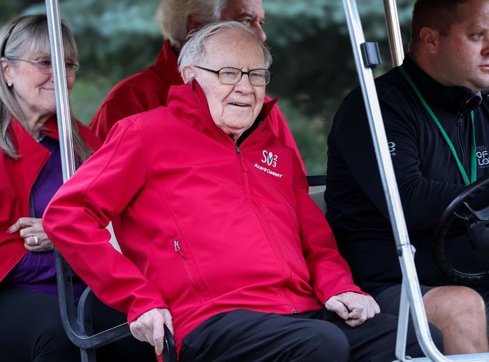 Warren Buffett nổi tiếng là một trong những nhà đầu tư thành công nhất mọi thời đại (Ảnh: WSJ)