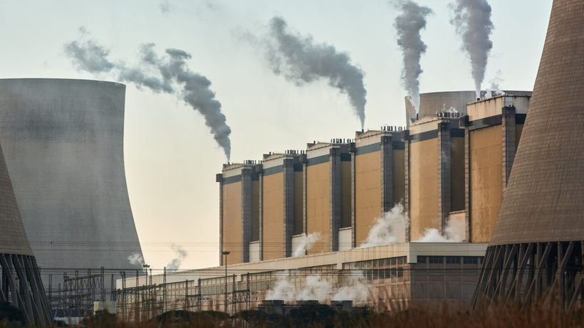 IEA đưa ra dự báo về nhu cầu nhiên liệu hóa thạch đạt đỉnh điểm do việc triển khai các công nghệ tái tạo đã tăng tốc trong 12 tháng qua (Ảnh: Bloomberg)