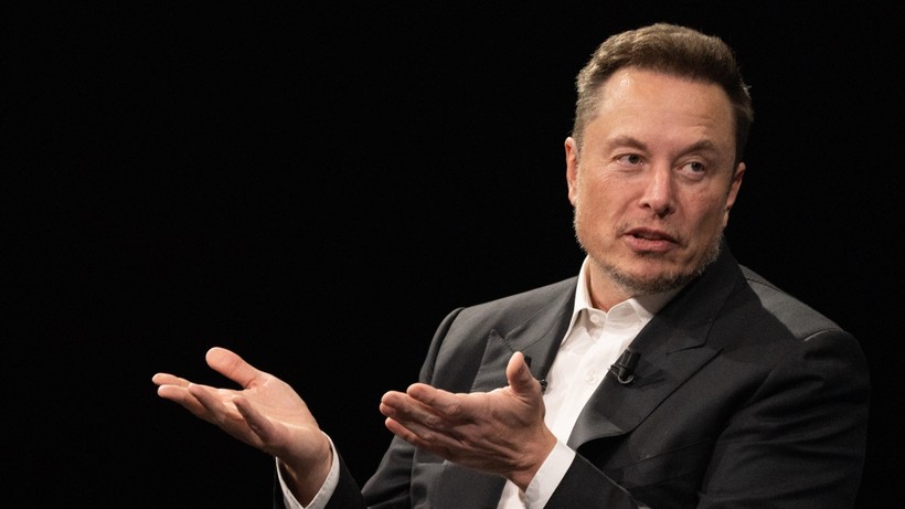 Elon Musk bị chê là hành xử "như trẻ con" trong buổi họp công bố kết quả kinh doanh quý 3 của Tesla (Ảnh: Fox Business)