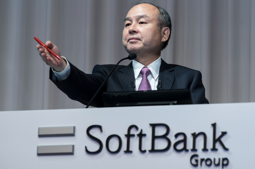 Người sáng lập SoftBank Masayoshi Son trong hội nghị báo cáo doanh thu năm 2019 (Ảnh: Getty)
