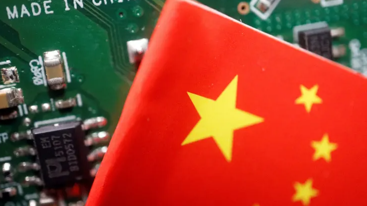 Theo chuyên gia, Trung Quốc có thể hứng thêm lệnh hạn chế về chip trong năm nay (Ảnh: CNBC)