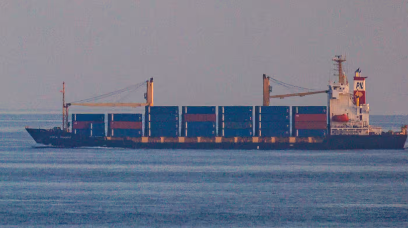Tàu container tiếp cận eo biển Bab-el-Mandeb vào ngày 18/1/2024 tại Obock, Djibouti (Ảnh: Getty)