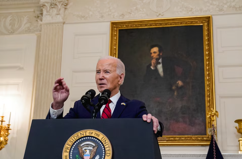Tổng thống Mỹ Joe Biden phát biểu sau khi ký duyệt dự luật (Ảnh: Reuters)