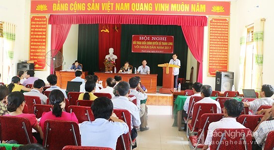 Một buổi đối thoại của chính quyền với dân ở Nghệ An (Ảnh: Báo Nghệ An)