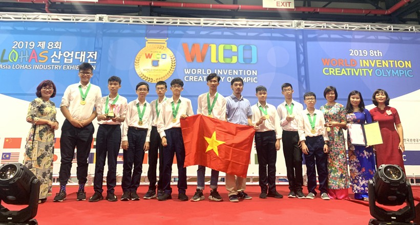 Đoàn Việt Nam dự thi Olympic Phát minh và Sáng chế thế giới (WICO) 2019 - Ảnh: Cổng thông tin điện tử Ngành GD&ĐT Hà Nội. 