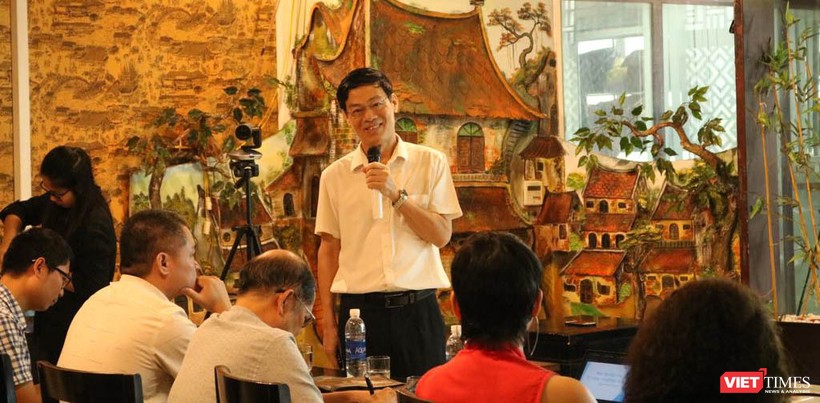 Nhà báo Lê Nghiêm - Phó chủ nhiệm câu lạc bộ cafe số. Ảnh: Minh Thúy