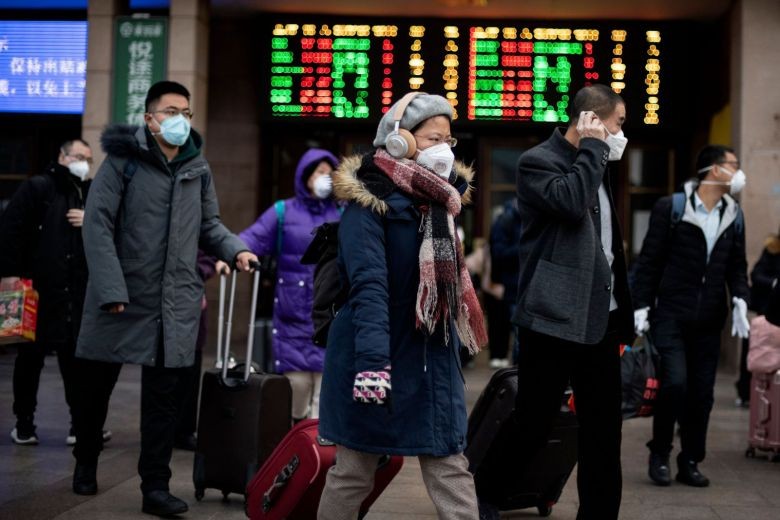 Hành khách tại Ga Bắc Kinh, Trung Quốc. Ảnh: AFP