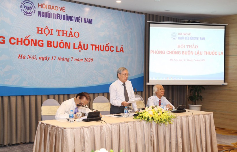 Ông Nguyễn Mạnh Hùng – Chủ tịch Hội Bảo vệ người tiêu dùng - phát biểu tại hội thảo (Ảnh: Mai Trinh) 
