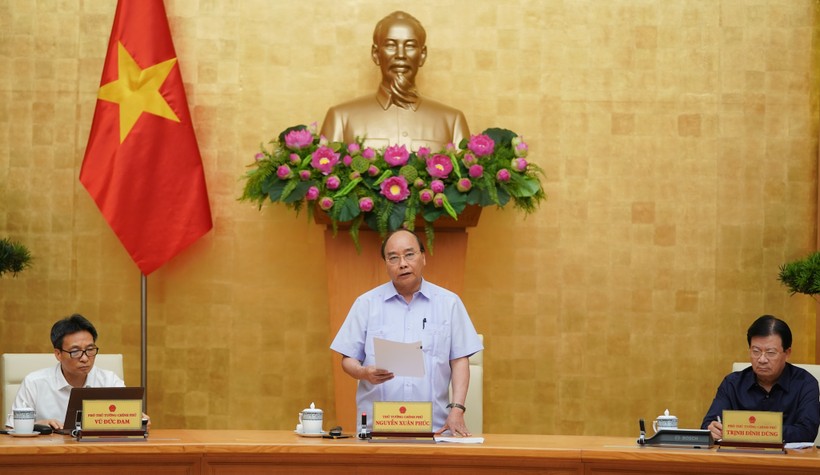 Thủ tướng Nguyễn Xuân Phúc chủ trì cuộc họp Thường trực Chính phủ về phòng, chống dịch COVID-19 (Ảnh: VGP/Quang Hiếu)
