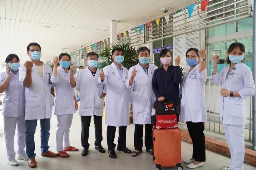 Đội cơ động phản ứng nhanh chống dịch viêm đường hô hấp ở Bệnh viện Chợ Rẫy chi viện cho Bắc Giang (Ảnh - BYT) 