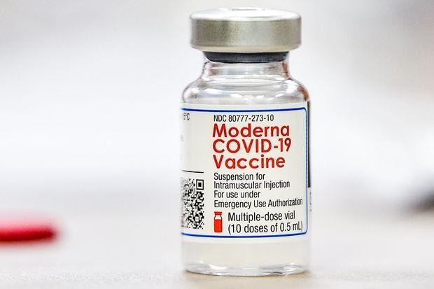 Vaccine phòng COVID-19 của Moderna (Ảnh - WSJ) 