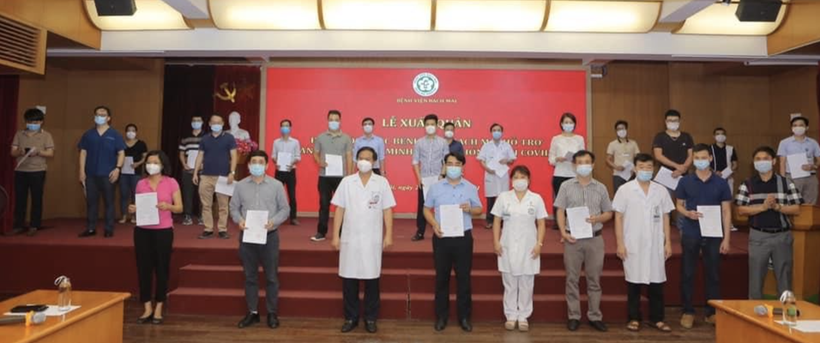 21 chiến sĩ áo trắng của Bệnh viện Bạch Mai vào TP. HCM chống dịch COVID-19 (Ảnh - BVCC) 