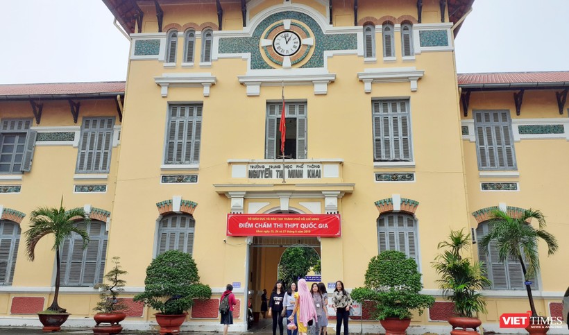 Trường THPT Nguyễn Thị Minh Khai - hội đồng chấm thi tại TP.HCM