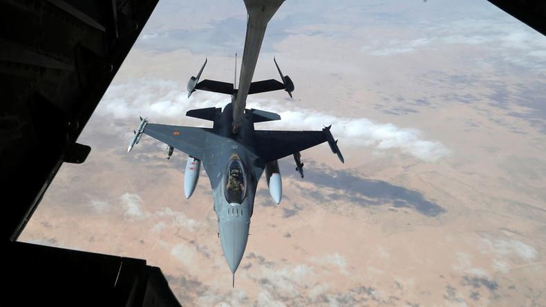 Máy bay chiến đấu Mỹ tiếp nhiên liệu trên không phận Syria.