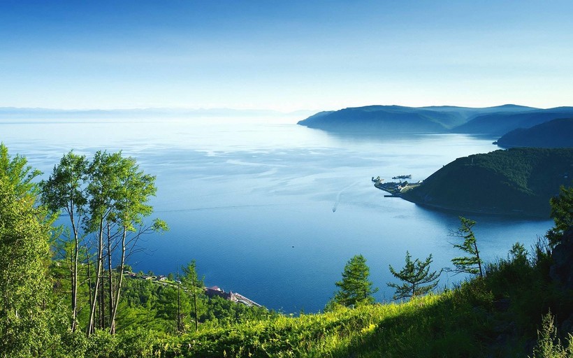 Hồ Baikal, một biểu tượng của nước Nga.