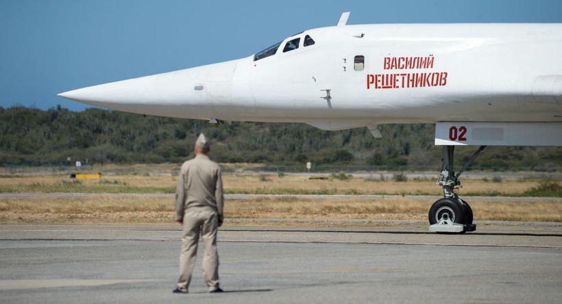 Máy bay ném bom chiến lược Nga Tupolev Tu-160 tại Venezuela. 