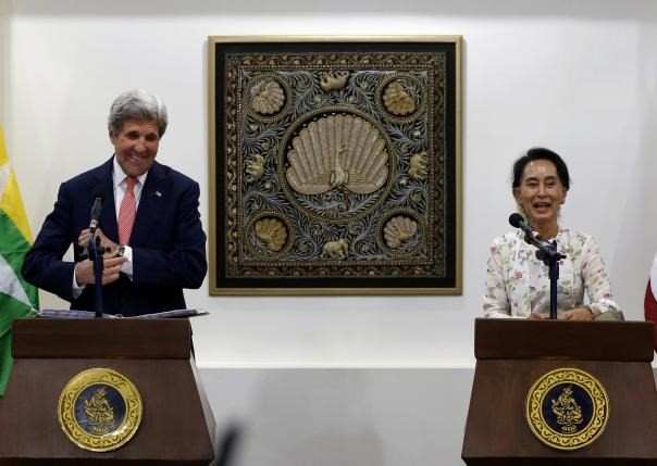 Ngoại trưởng Mỹ và Cố vấn quốc gia Myanmar Aung San Suu Kyi. (Nguồn: Reuters)