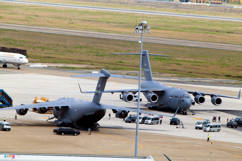 Mục kích dàn phi cơ Mỹ phục vụ phái đoàn Obama tại sân bay Tân Sơn Nhất
