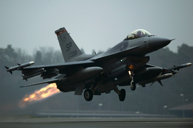 Báo Nga: 2 chiếc F-16 Mỹ đâm vào nhau trên không