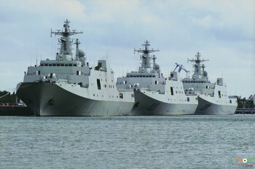 Lực lượng tàu đổ bộ, hậu cần hùng hậu của Hải quân Trung Quốc.