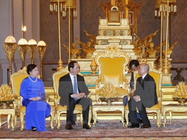 Quốc vương Campuchia Norodom Sihamoni tiếp Chủ tịch nước Trần Đại Quang và Phu nhân. (Ảnh: Nhan Sáng/TTXVN).