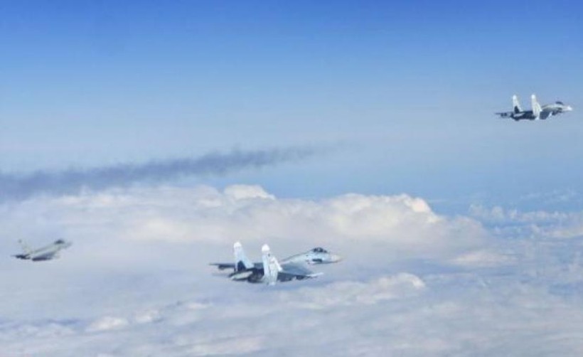 Máy bay chiến đấu NATO bay chặn máy bay chiến đấu Nga ở biển Baltic. Nguồn ảnh: Tin tức Tham khảo, Trung Quốc.