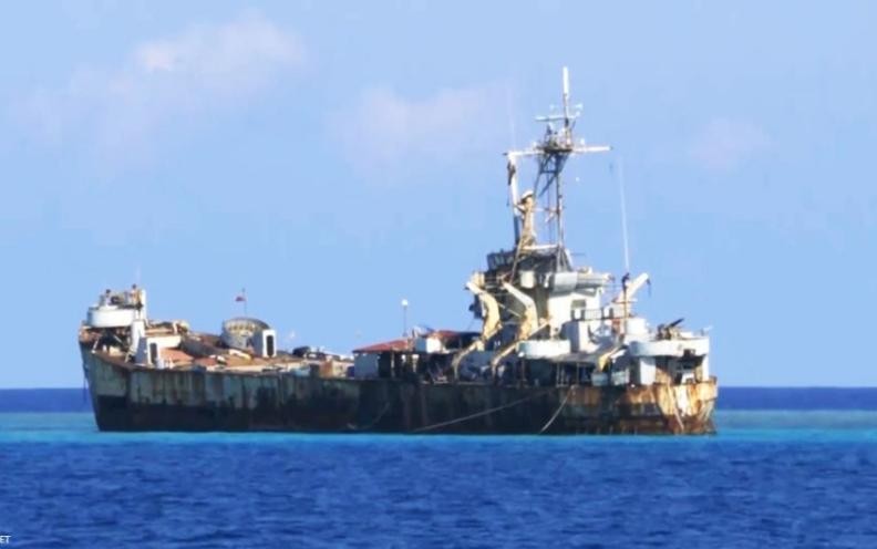 Tàu cũ của Philippines trên bãi Cỏ Mây thuộc quần đảo Trường Sa của Việt Nam. Ảnh: Sina
